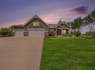 3499 Wolven Ridge Dr, Rockford, MI 49341