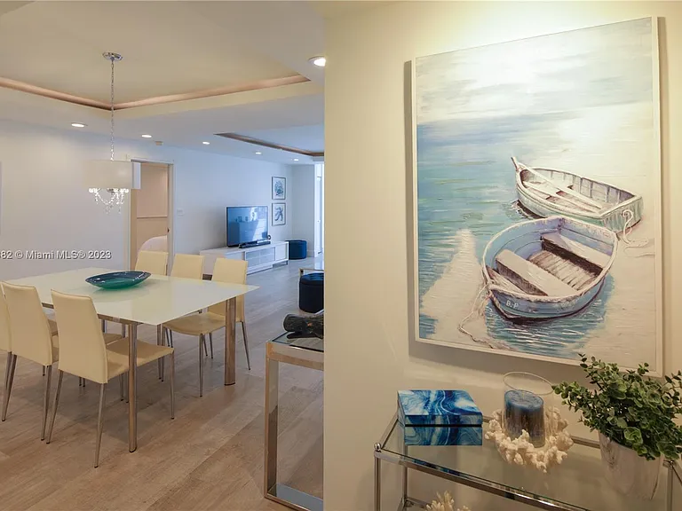 5005 Collins Ave #610 — Photo 3
