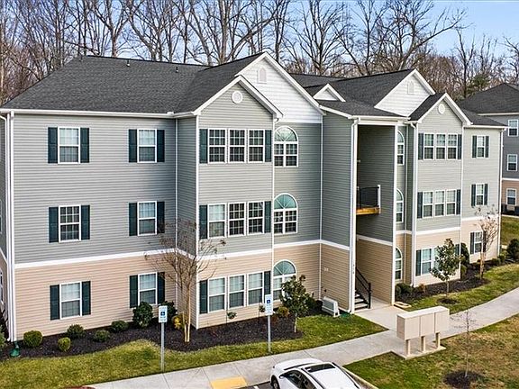 2nd image of 2606 Pennoak Way #C