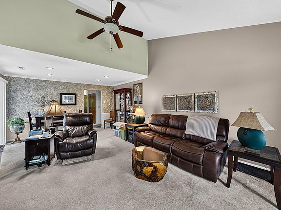 2nd image of 2815 Northwood Dr