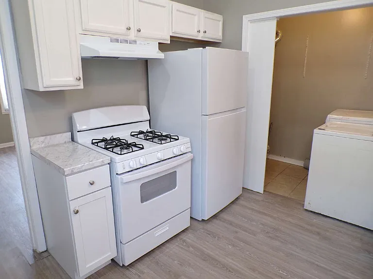 2508 Elliott Ave — Photo 11