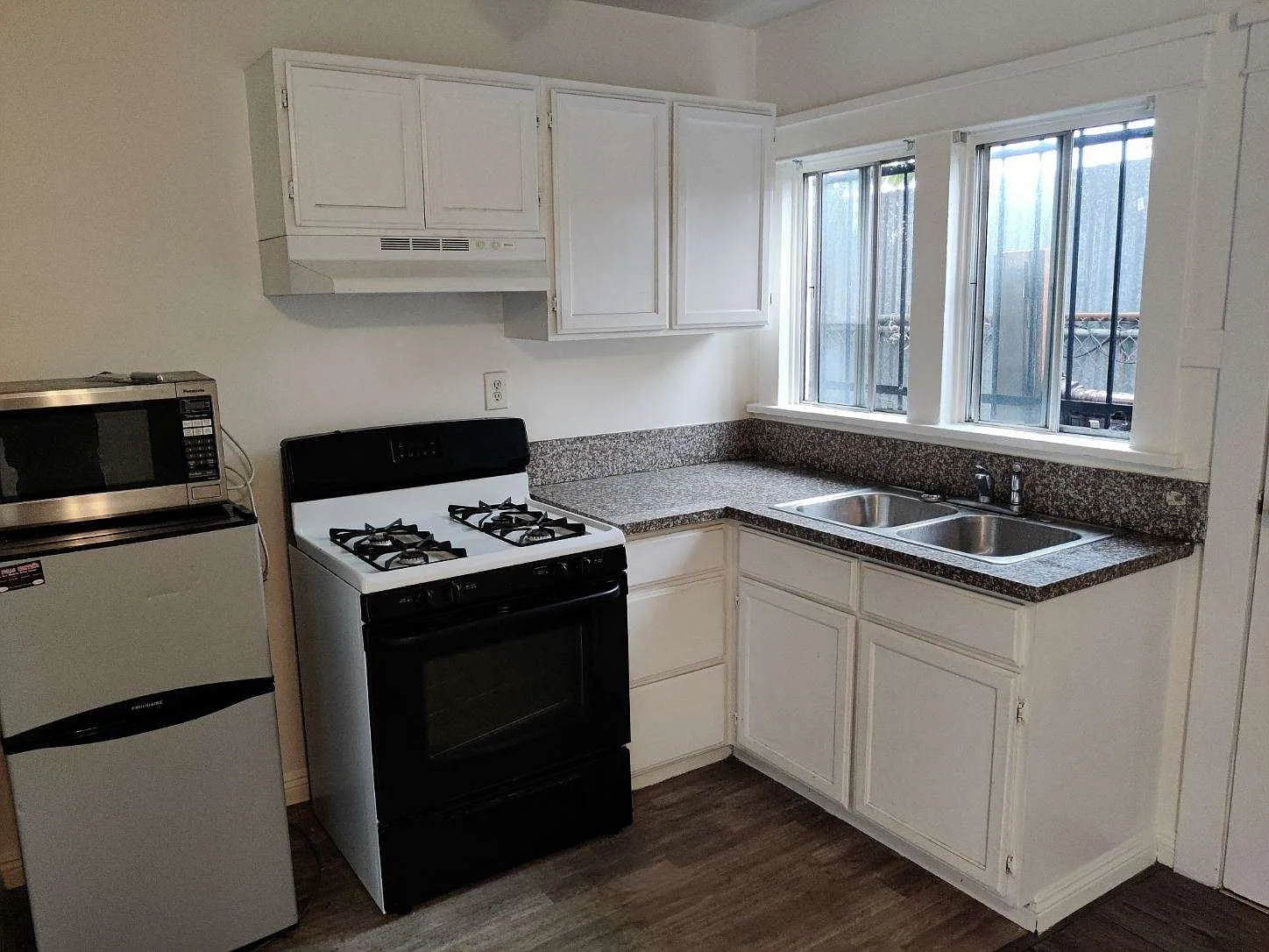 Studio, 400 sqft, $1,275 — Photo 2