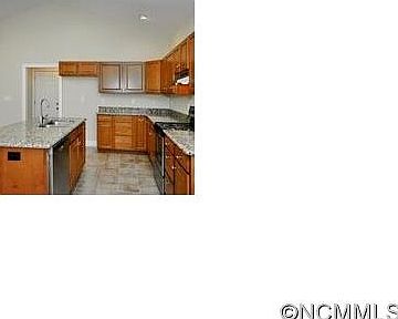 3rd image of 403 Whispering Hills Dr
