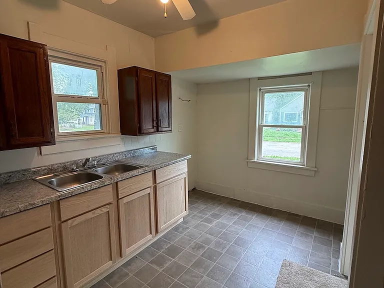 1105 S Jasper St — Photo 3