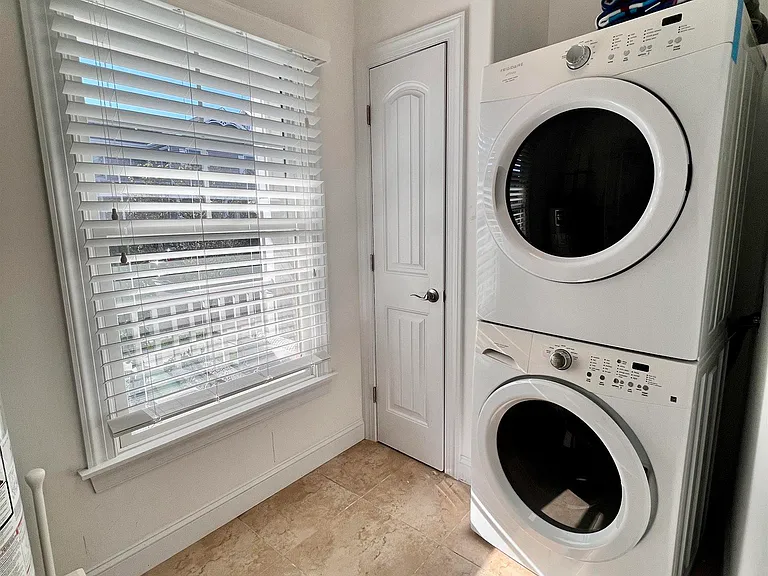 107 N Douglas Ave — Photo 18