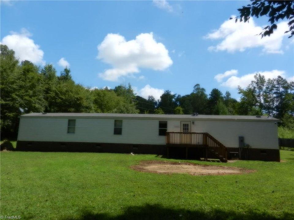 2nd image of 131 Lookout Mountain Dr