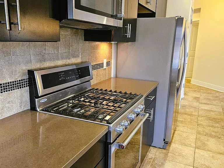 2905 Bleeker St #205 — Photo 1
