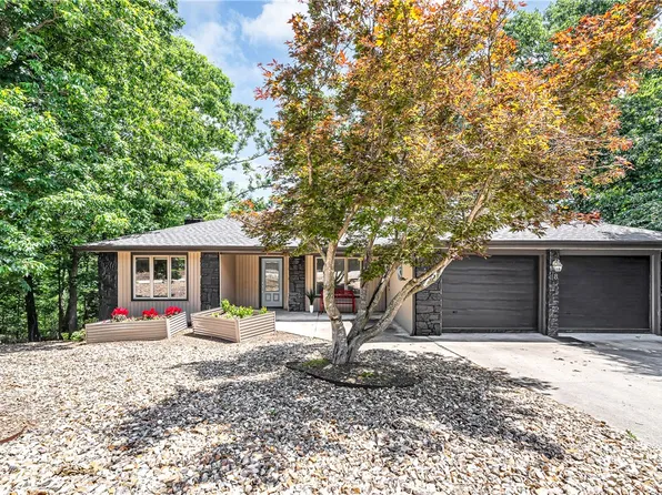 8 Brucker Dr, Bella Vista, AR 72715
