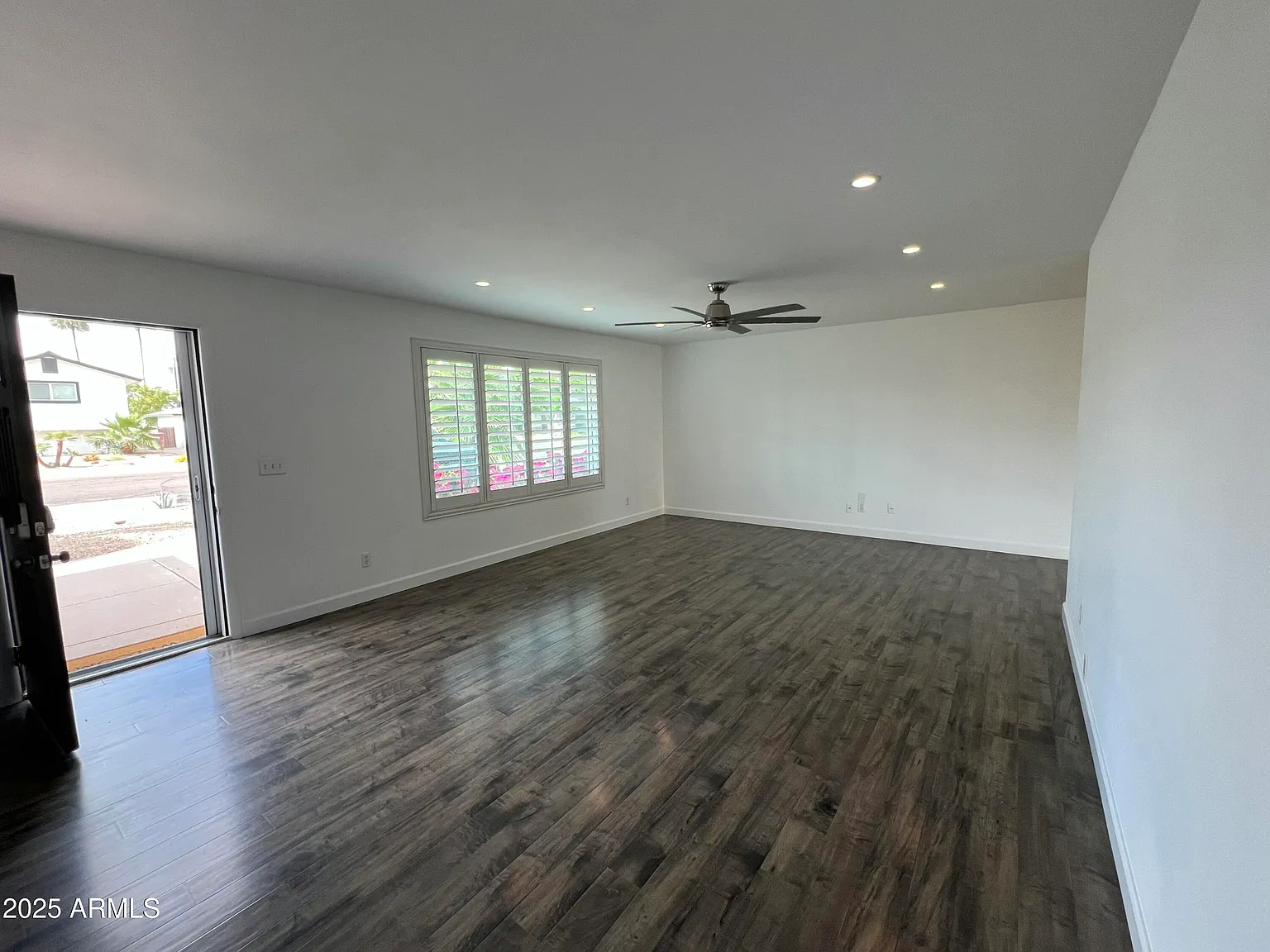 3 bed, 2.0 bath, 1400 sqft, $3,200 — Photo 2