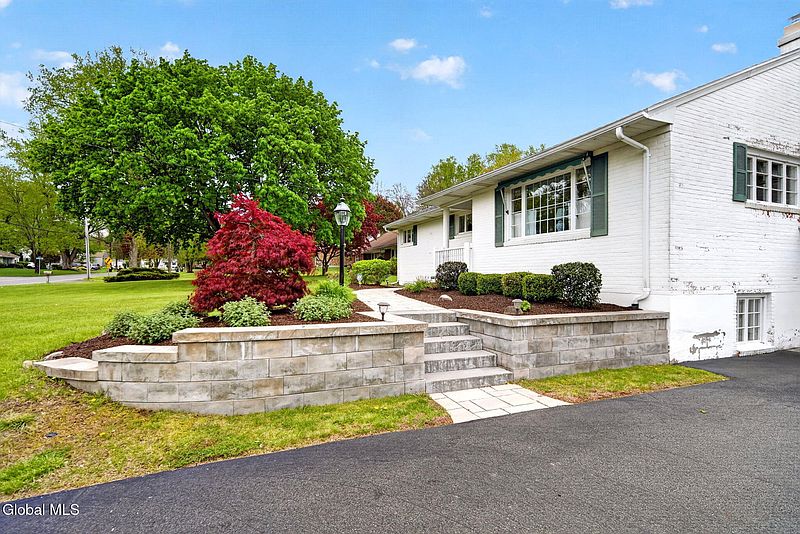 3rd image of 280 Lishakill Road