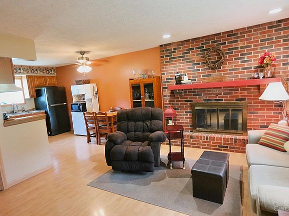5th image of 301 Ivy Hill Dr