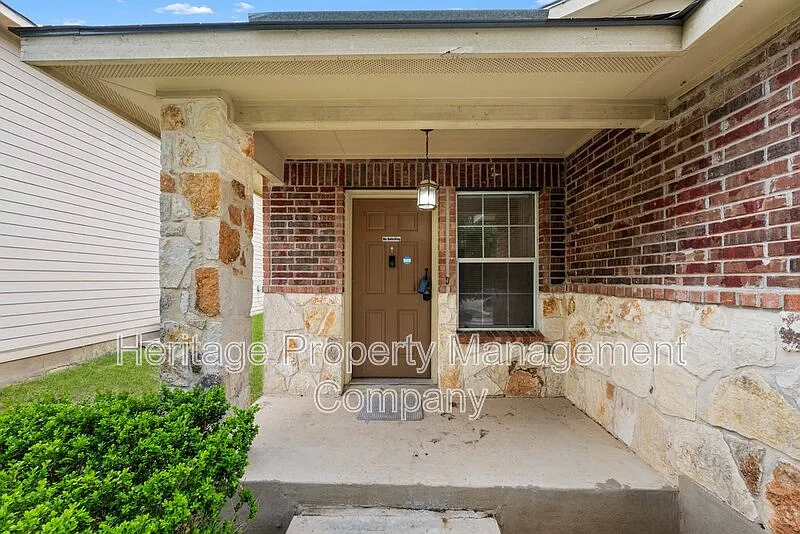 3 bed, 2.0 bath, 1319 sqft, $1,399 — Photo 4