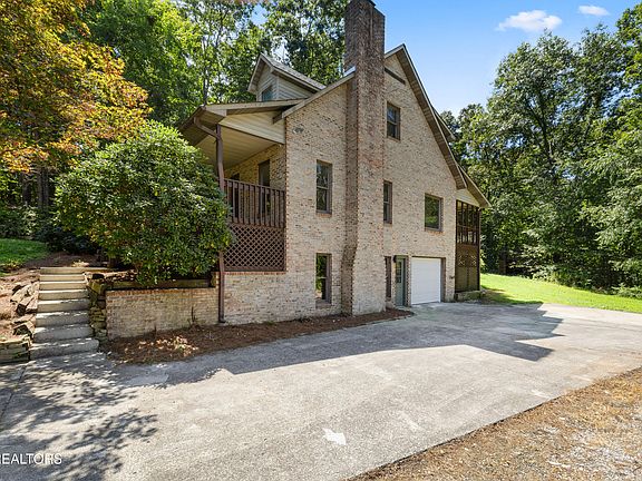 3rd image of 208 Chestnutview Dr