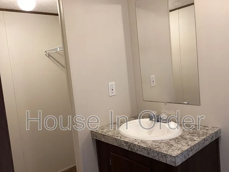 109 Shamrock Park Dr — Photo 14