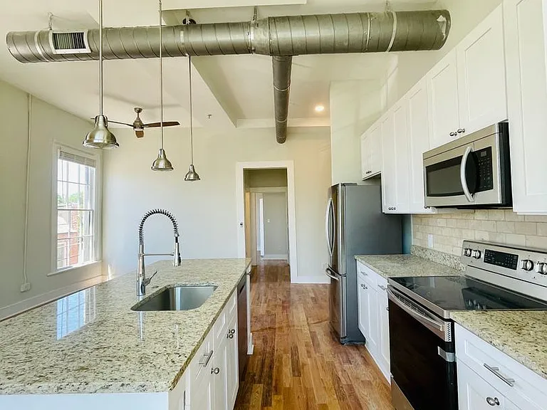 146 E Washington St — Photo 10