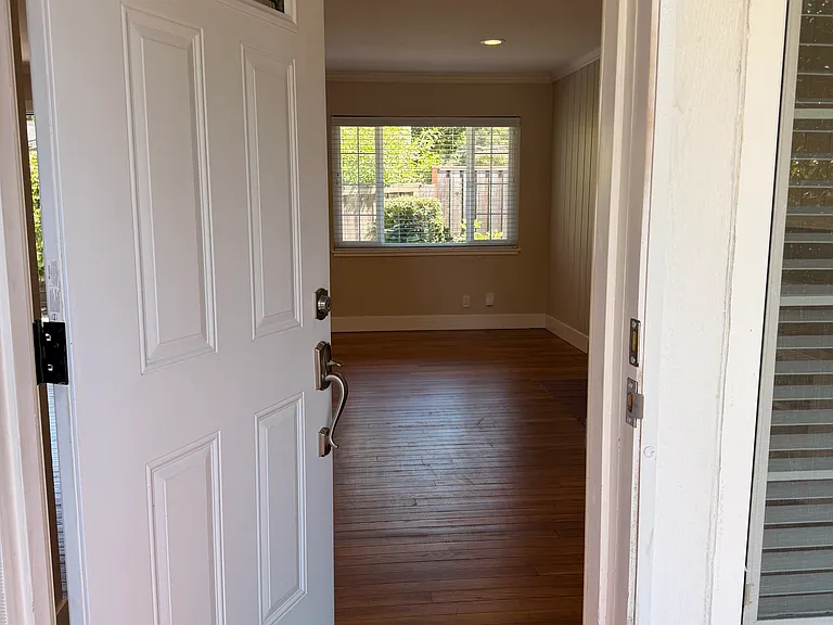 1906 Diamond Ct — Photo 8