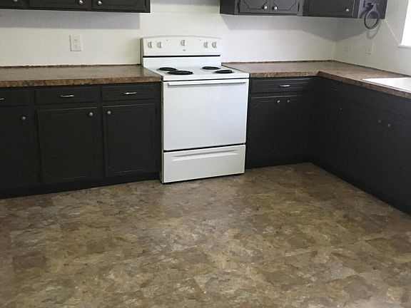 2nd image of 903 Bruce Way
