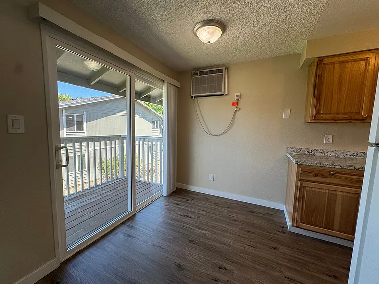 885 NE Sunset St #6 — Photo 6