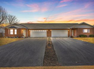 210 Bayberry Ln, Farmington, MO 63640