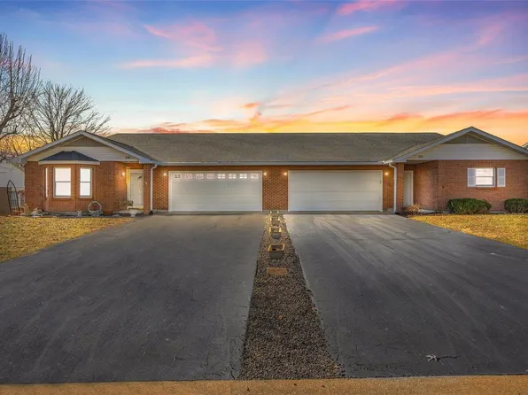 210 Bayberry Ln, Farmington, MO 63640