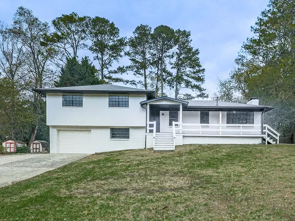 421 Creek Valley Dr, Woodstock, GA 30188