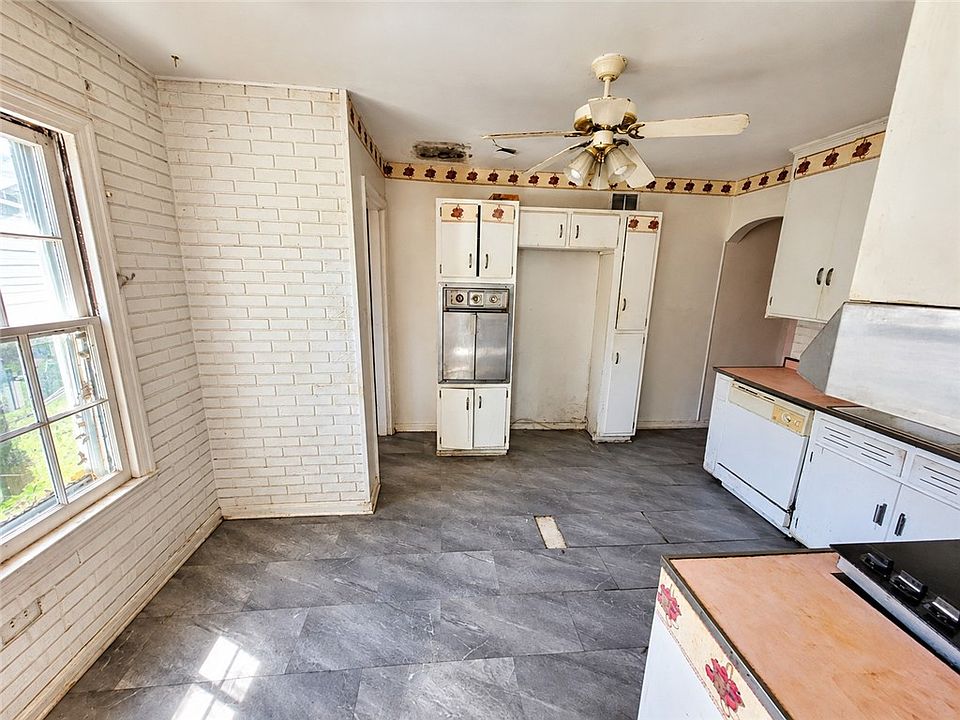 10th image of 308 W Hudson Ave