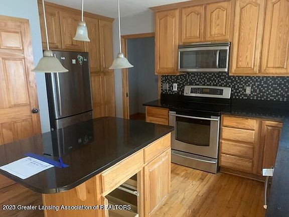 4th image of 7626 Oakview Dr