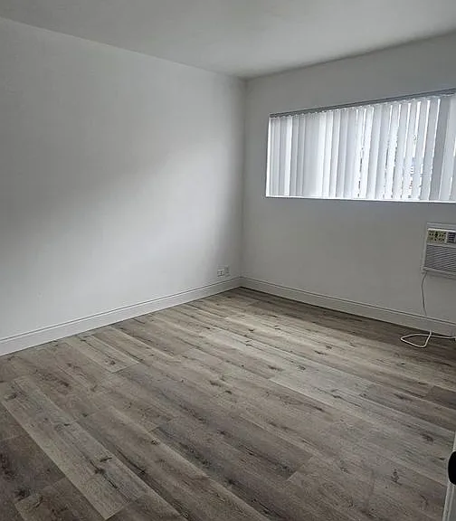 4901 Laurel Canyon Blvd — Photo 5