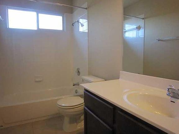 3rd image of 2609 Yandall Dr