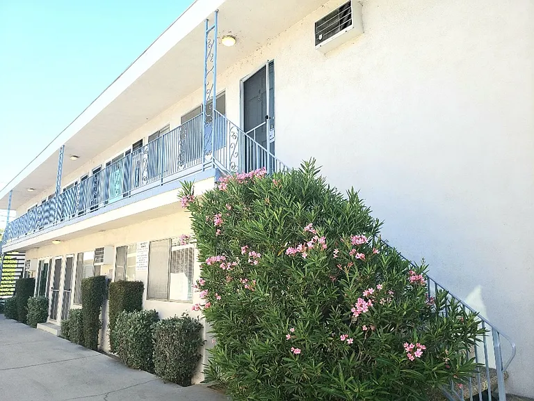 1307 S Ogden Dr #1C — Photo 24