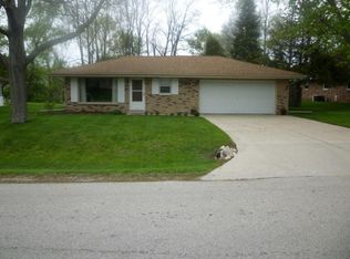 515 Oakview Dr, Slinger, WI 53086