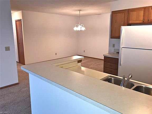 5th image of 1850 Royal Oak Dr #7