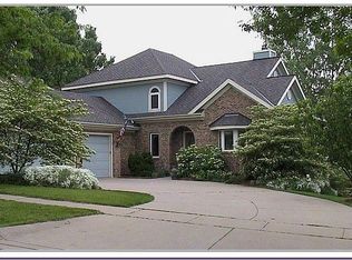 1517 Grosse Point Dr, Middleton, WI 53562