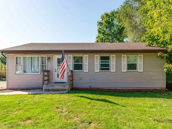 411 Santa Barbara Rd, Lakemoor, IL 60051