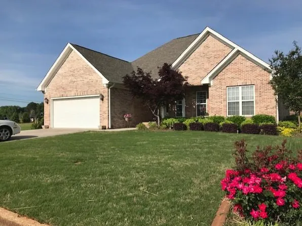 2412 Village Dr, Muscle Shoals, AL 35661