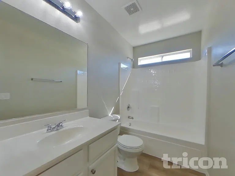 12601 W Pershing St — Photo 10