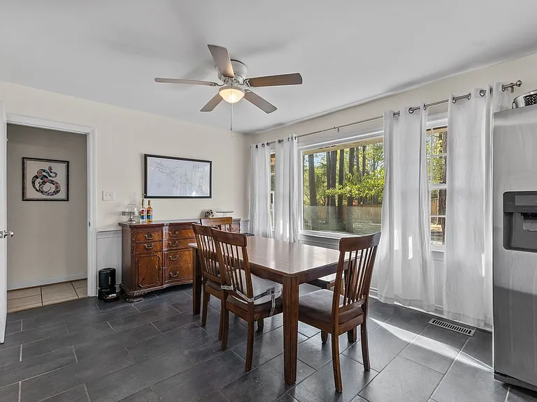 2125 Forest Hills Dr — Photo 9