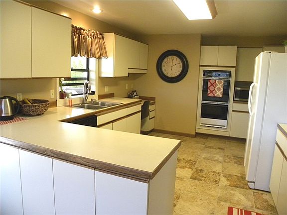 5th image of 2614 Lemaister Ave