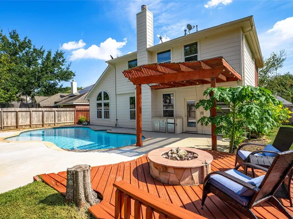 2143 Winding Springs Dr, League City, TX 77573