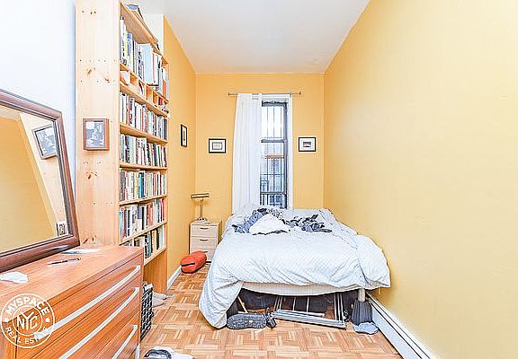 3rd image of 797 Franklin Ave #3B