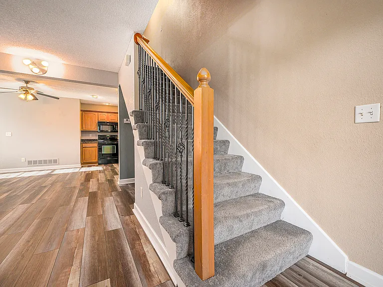 801 SW Peach Tree Ln — Photo 5