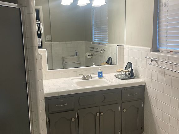 3rd image of 33 Desoto Cir
