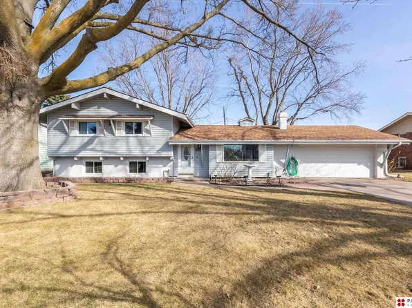 10322 Boyd St, Omaha, NE 68134