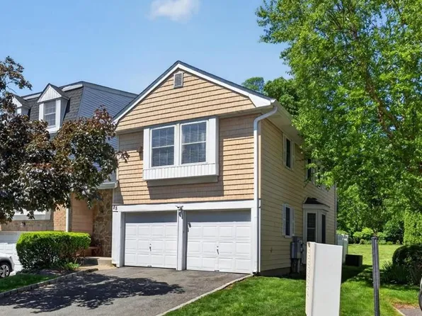 88 Hidden Ridge Drive, Syosset, NY 11791