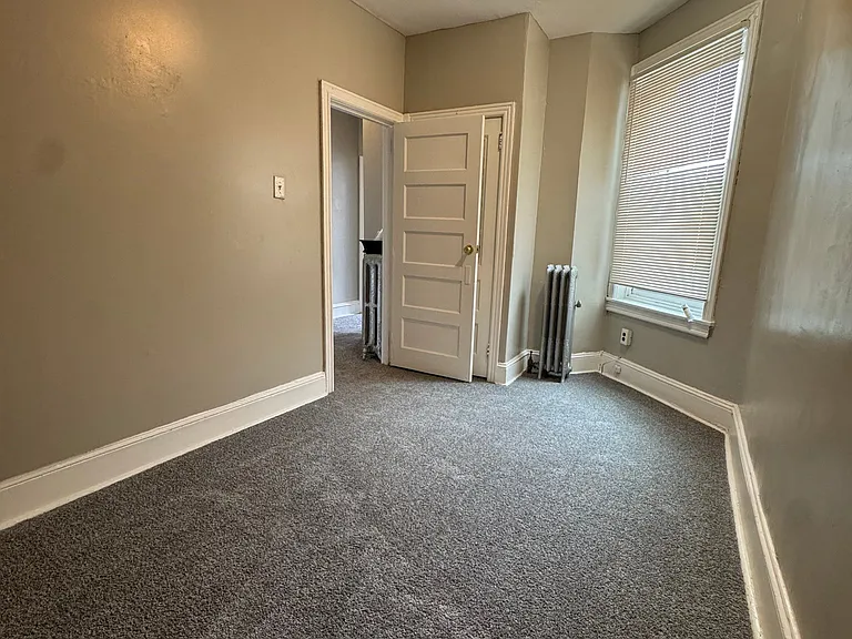 8XX S Alden St — Photo 6