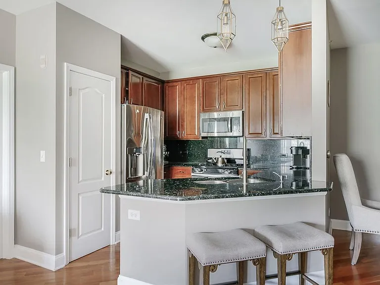 1307 W Lake St #303A — Photo 9