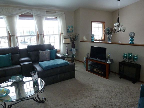 4 lg windows & high ceilings
