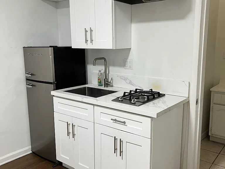 1818 N Broadway #6 — Photo 5