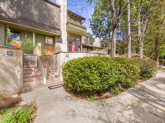 3rd image of 578 Garfield Ave