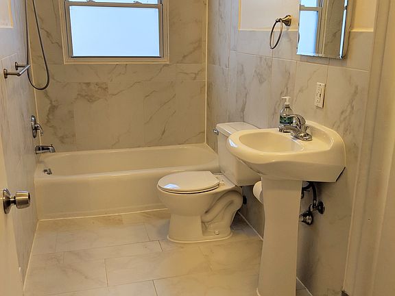 5th image of 904 Elder Ln